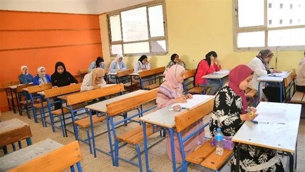 بدء ماراثون امتحانات الثانوية العامة 2025 وقيام الطلاب بأداء اختبار مادة التربية الدينية بدء ماراثون امتحانات الثانوية العامة 2025 وقيام الطلاب بأداء اختبار مادة التربية الدينية