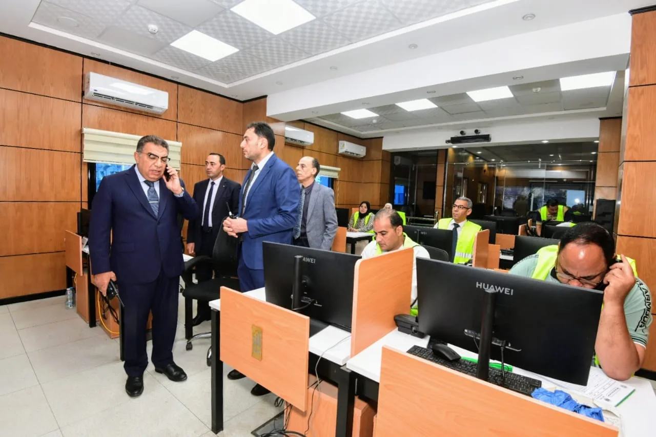 محافظ الدقهلية يراقب بدء امتحانات الثانوية العامة من غرفة العمليات بالمحافظة محافظ الدقهلية يراقب بدء امتحانات الثانوية العامة من غرفة العمليات بالمحافظة