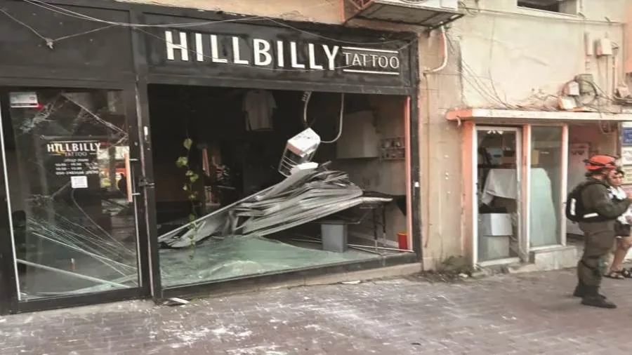 عاجل.. 8 قتلى و250 جريحاً نتيجة الهجمات الإيرانية على إسرائيل في الليل عاجل.. 8 قتلى و250 جريحاً نتيجة الهجمات الإيرانية على إسرائيل في الليل