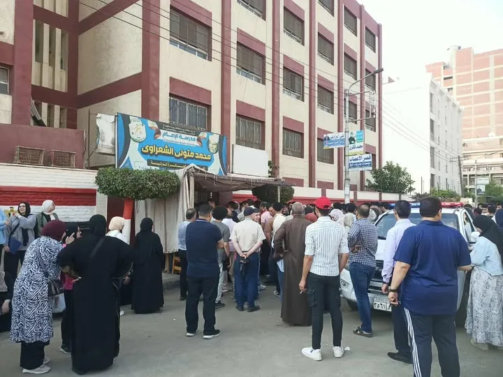 تعزيزات أمنية ومرورية واسعة في انطلاق امتحانات الثانوية العامة بالدقهلية تعزيزات أمنية ومرورية واسعة في انطلاق امتحانات الثانوية العامة بالدقهلية