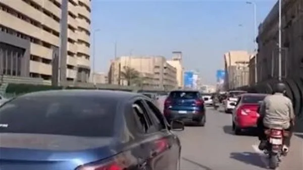 النشرة المرورية: زحام متغير على طرق القاهرة والجيزة النشرة المرورية: زحام متغير على طرق القاهرة والجيزة