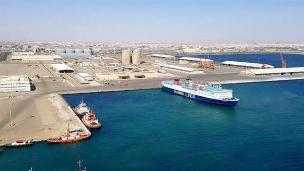 تداول 10,000 طن من البضائع و702 شاحنة في موانئ البحر الأحمر تداول 10,000 طن من البضائع و702 شاحنة في موانئ البحر الأحمر