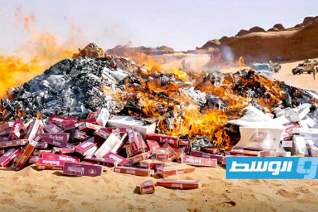 كتيبة «سبل السلام» التابعة لقوات القيادة العامة تعدم كميات من التبغ عند الحدود مع السودان، 14 يونيو 2025 (شعبة الإعلام الحربي - فيسبوك)