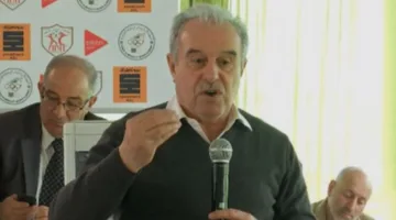 «تكرار هذا الأمر غير مقبول».. قائد الجزائر السابق ينبه بيتكوفيتش