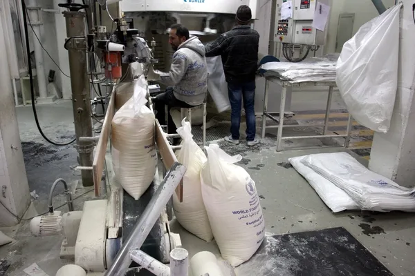 مطاحن ومخابز شمال القاهرة تعتزم تحسين 13 نقطة بيع لزيادة مبيعاتها وتسويق منتجاتها مطاحن ومخابز شمال القاهرة تعتزم تحسين 13 نقطة بيع لزيادة مبيعاتها وتسويق منتجاتها