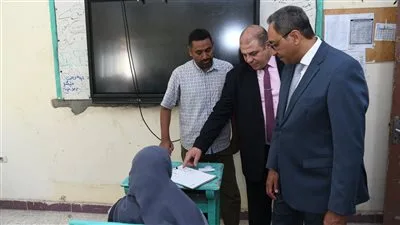 محافظ قنا يزور لجان امتحانات الثانوية العامة ويتأكد من سيرها بشكل منتظم. محافظ قنا يزور لجان امتحانات الثانوية العامة ويتأكد من سيرها بشكل منتظم.