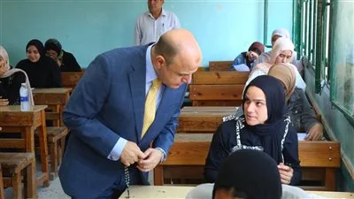 محافظ كفرالشيخ يراقب سير امتحانات الثانوية العامة ويؤكد على تقديم كل وسائل الراحة للطلاب محافظ كفرالشيخ يراقب سير امتحانات الثانوية العامة ويؤكد على تقديم كل وسائل الراحة للطلاب