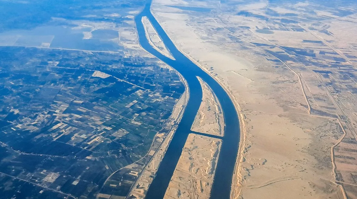 بعد التصعيد العسكري.. ماذا سيكون مستقبل إيرادات قناة السويس؟ بعد التصعيد العسكري.. ماذا سيكون مستقبل إيرادات قناة السويس؟