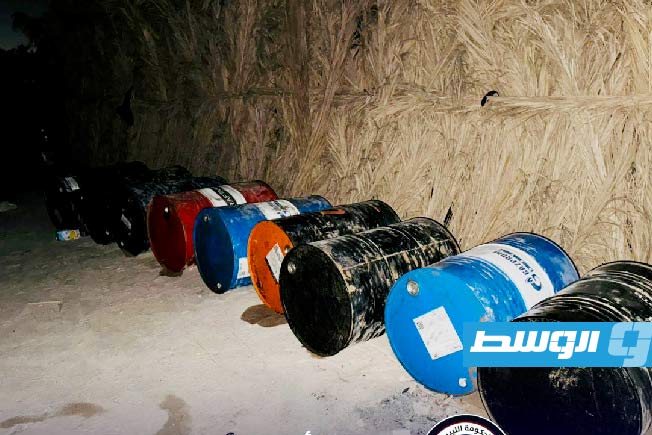 وقود مهرب في جالو ضبطه أعضاء بمديرية أمن الواحات (مديرية أمن الواحات)