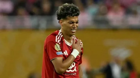 صفعة قوية للأهلي.. إمام عاشور يغيب عن المونديال صفعة قوية للأهلي.. إمام عاشور يغيب عن المونديال
