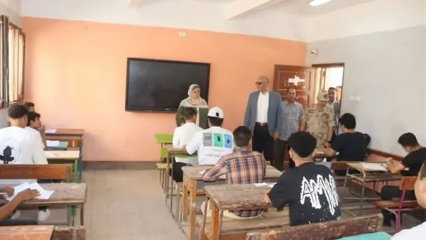 محافظ القليوبية يقوم بجولة تفقدية في بعض لجان امتحانات الثانوية العامة.. صور محافظ القليوبية يقوم بجولة تفقدية في بعض لجان امتحانات الثانوية العامة.. صور