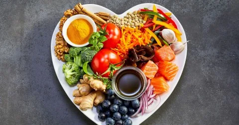 خمسة أطعمة تعزز صحة القلب وتساعد في تنظيم ضغط الدم.. اكتشفها في منزلك خمسة أطعمة تعزز صحة القلب وتساعد في تنظيم ضغط الدم.. اكتشفها في منزلك