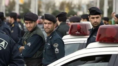 الشرطة الإيرانية تعتقل شخصين يشتبه في علاقتهما بالمخابرات الإسرائيلية الشرطة الإيرانية تعتقل شخصين يشتبه في علاقتهما بالمخابرات الإسرائيلية
