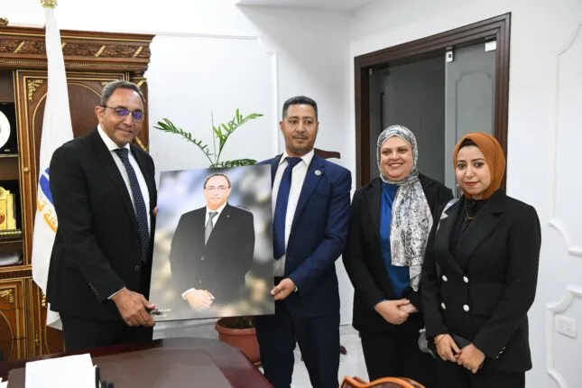 محافظ قنا يستقبل وفد المجلس الوطني للشباب ويثني على جهودهم في نشر الوعي المجتمعي محافظ قنا يستقبل وفد المجلس الوطني للشباب ويثني على جهودهم في نشر الوعي المجتمعي