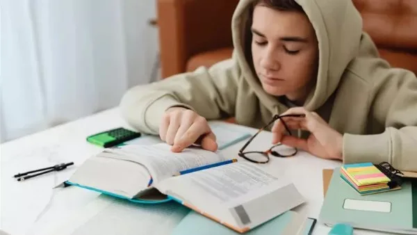 دعاء قبل الدراسة.. احفظه وكرره ليمنحك الله فهم المتعلمين دعاء قبل الدراسة.. احفظه وكرره ليمنحك الله فهم المتعلمين