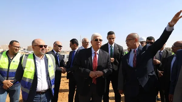 وزير التعليم العالي يراقب تقدم إنشاء الجامعة الفرنسية في الشروق وزير التعليم العالي يراقب تقدم إنشاء الجامعة الفرنسية في الشروق