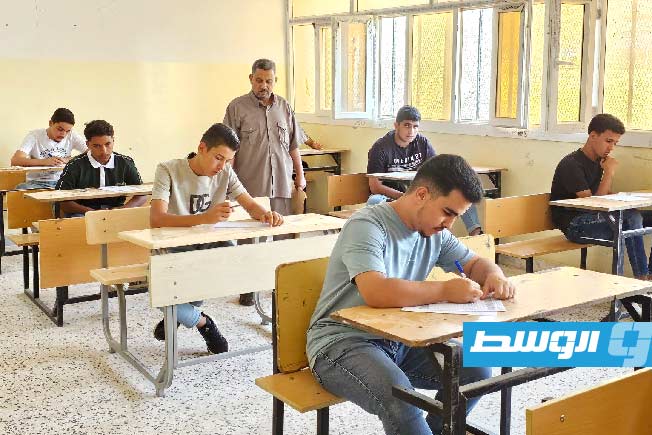 طلاب يؤدون امتحانات الشهادة الثانوية في أول أيامها، 15 يونيو 2025 (وزارة التعليم بحكومة الوحدة الوطنية الموقتة)