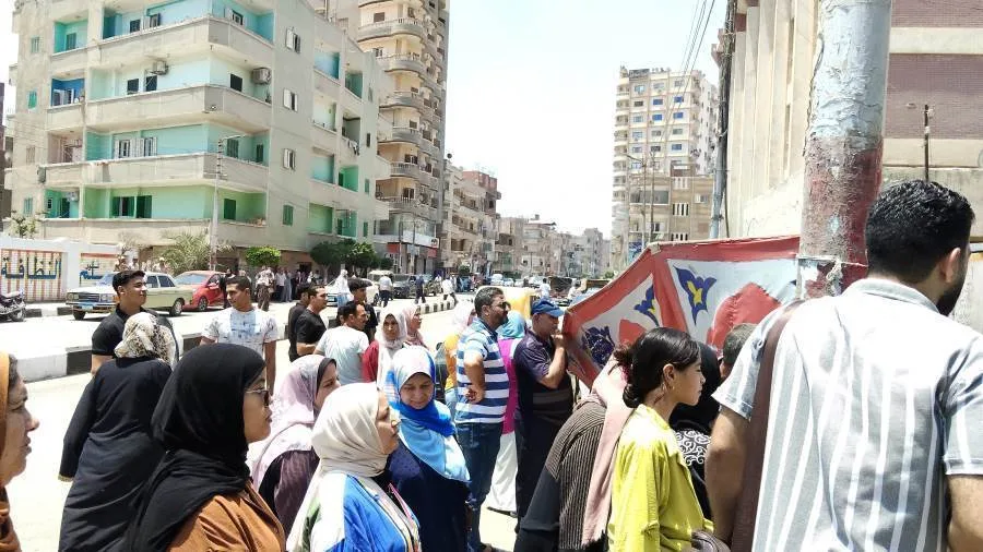 طلاب الثانوية العامة في الشرقية: شعور بالرضا تجاه امتحانات التربية الدينية والوطنية طلاب الثانوية العامة في الشرقية: شعور بالرضا تجاه امتحانات التربية الدينية والوطنية