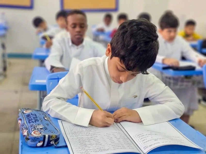 طلاب مدارس جدة يباشرون امتحانات نهاية السنة الدراسية طلاب مدارس جدة يباشرون امتحانات نهاية السنة الدراسية