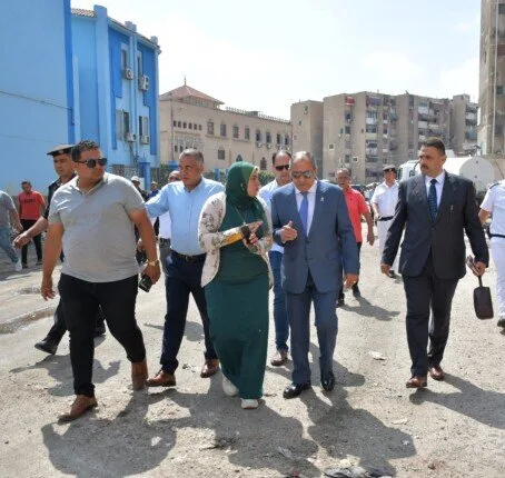 محافظ بورسعيد يزور منطقة السيدة نفيسة بالضواحي ويوجه بحل مشكلات الصرف الصحي محافظ بورسعيد يزور منطقة السيدة نفيسة بالضواحي ويوجه بحل مشكلات الصرف الصحي