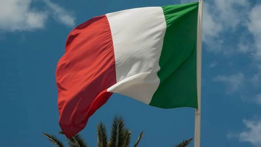 إيطاليا تعلن حالة “إنذار أحمر” في 11 مدينة بسبب الموجة الحارة إيطاليا تعلن حالة “إنذار أحمر” في 11 مدينة بسبب الموجة الحارة