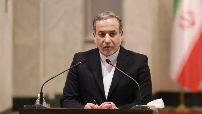 إيران تضع “شرطاً” لإنهاء الهجمات على إسرائيل إيران تضع “شرطاً” لإنهاء الهجمات على إسرائيل