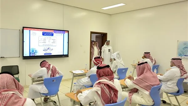 مدير تعليم تبوك والمشرف العام على مدارس الملك عبدالعزيز يقومان بزيارة لمتابعة اختبارات نهاية العام بالمدارس مدير تعليم تبوك والمشرف العام على مدارس الملك عبدالعزيز يقومان بزيارة لمتابعة اختبارات نهاية العام بالمدارس