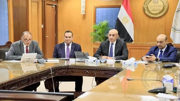 وزير التعليم يتابع حالة المراقبين بعد حادث سير في سوهاج قبل امتحانات الثانوية العامة 2025 وزير التعليم يتابع حالة المراقبين بعد حادث سير في سوهاج قبل امتحانات الثانوية العامة 2025