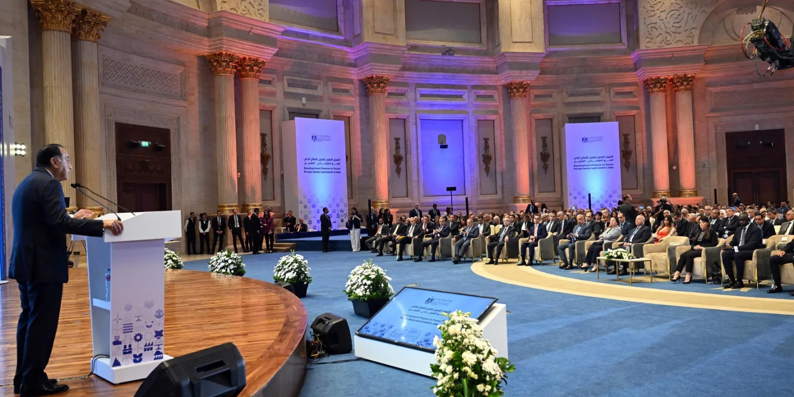 رئيس الوزراء: القطاع الخاص أظهر كفاءته في خلق أكثر من 80% من فرص العمل رئيس الوزراء: القطاع الخاص أظهر كفاءته في خلق أكثر من 80% من فرص العمل