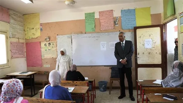 محافظ أسوان يقوم بجولة على عدة لجان امتحانات فرعية في إدفو محافظ أسوان يقوم بجولة على عدة لجان امتحانات فرعية في إدفو