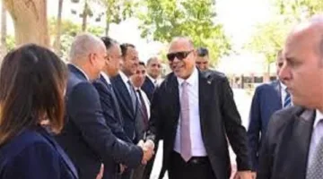 وزارة العمل تقدم 600 منحة مجانية لتدريب الشباب.