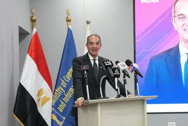 وزير الاتصالات يشرف على توقيع اتفاقية تعاون بين «إيتيدا» وجامعة العريش لتعزيز المهارات الرقمية للطلاب وزير الاتصالات يشرف على توقيع اتفاقية تعاون بين «إيتيدا» وجامعة العريش لتعزيز المهارات الرقمية للطلاب