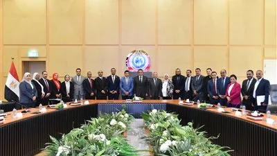 وزير الصحة يجتمع بجلسة موسعة مع لجنة الصحة والسكان باستخدام نموذج محاكاة مجلس الشيوخ في وزارة الشباب والرياضة. وزير الصحة يجتمع بجلسة موسعة مع لجنة الصحة والسكان باستخدام نموذج محاكاة مجلس الشيوخ في وزارة الشباب والرياضة.