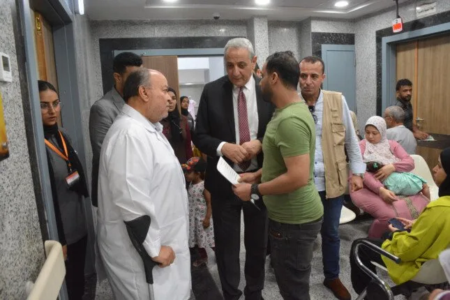 محافظ الغربية يزور مستشفى طنطا العام الجديد ويشدد على أن صحة المواطن هي أولويتنا الأولى. محافظ الغربية يزور مستشفى طنطا العام الجديد ويشدد على أن صحة المواطن هي أولويتنا الأولى.