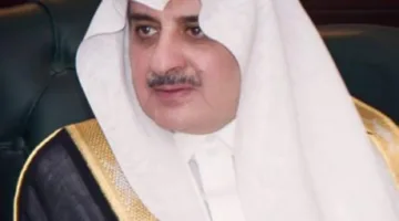 أمير تبوك يقدم تعازيه للشيخ عبدالله الضيوفي في وفاة أخيه