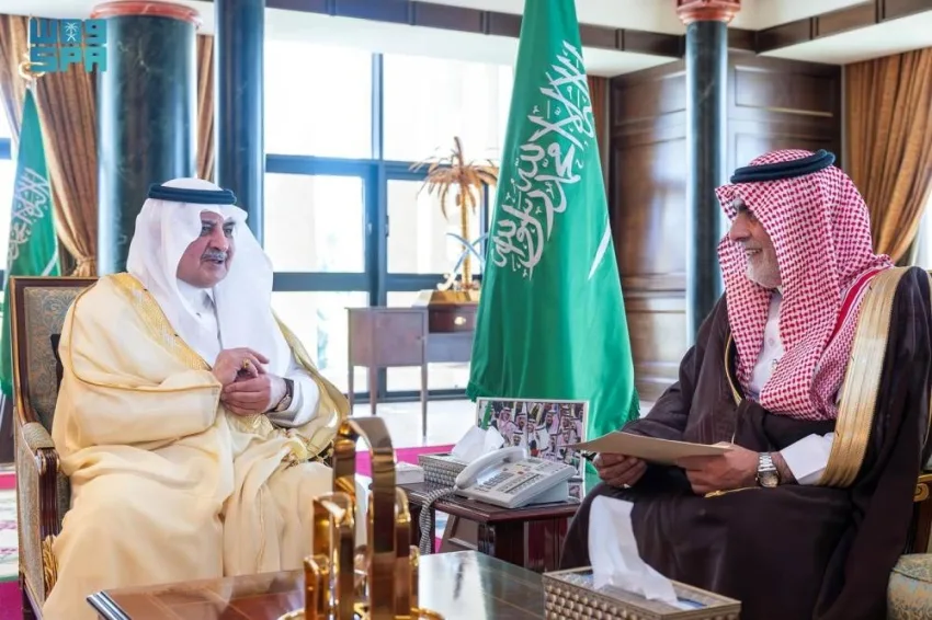 أمير تبوك يلتقي مدير التعليم ويتابع تقدم الاختبارات في المنطقة