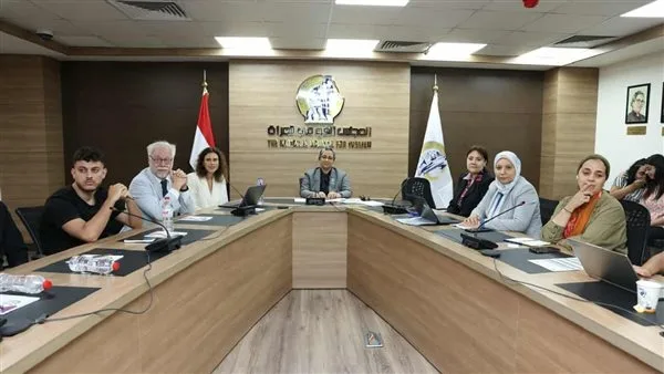 رئيسة المجلس القومي للمرأة تستقبل وفدًا من الجامعة الأمريكية في مصر وجامعة جورج واشنطن في الولايات المتحدة رئيسة المجلس القومي للمرأة تستقبل وفدًا من الجامعة الأمريكية في مصر وجامعة جورج واشنطن في الولايات المتحدة