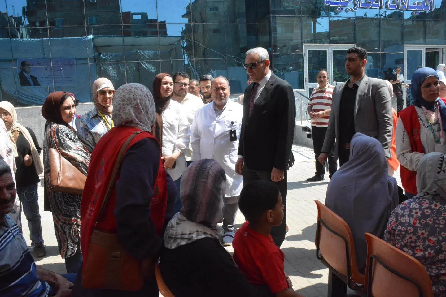 بالصور: محافظ الغربية يقوم بزيارة مفاجئة للوحدة المحلية في إبيار ويتجول في شوارع القرية بالصور: محافظ الغربية يقوم بزيارة مفاجئة للوحدة المحلية في إبيار ويتجول في شوارع القرية