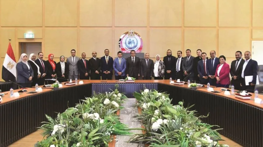 وزير الصحة يشدد على أهمية تعزيز الوعي السياسي الفعّال بين الشباب من خلال نموذج محاكاة مجلس الشيوخ. وزير الصحة يشدد على أهمية تعزيز الوعي السياسي الفعّال بين الشباب من خلال نموذج محاكاة مجلس الشيوخ.