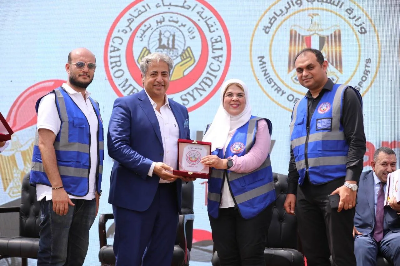 إطلاق ماراثون نقابة أطباء القاهرة بمشاركة 500 طبيب من الكبار والشباب إطلاق ماراثون نقابة أطباء القاهرة بمشاركة 500 طبيب من الكبار والشباب