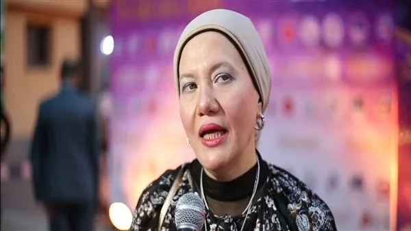 تكريم نيفين رجب لجهودها في برنامج “نور في قلبي”