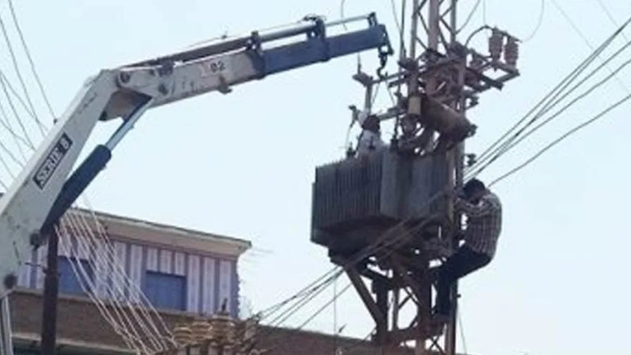 قنا .. قطع التيار الكهربائي عن أربع مناطق في مركز نقادة قنا .. قطع التيار الكهربائي عن أربع مناطق في مركز نقادة