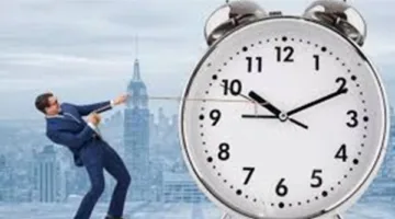 عضو في مركز الأزهر: الزمن يمثل حياة الإنسان.. والشريعة نظمت العبادات وفق أوقات معينة لهذا السبب.
