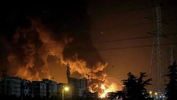 الطوارئ في إسرائيل: وقوع إصابات جراء سقوط صواريخ إيرانية في حيفا الطوارئ في إسرائيل: وقوع إصابات جراء سقوط صواريخ إيرانية في حيفا