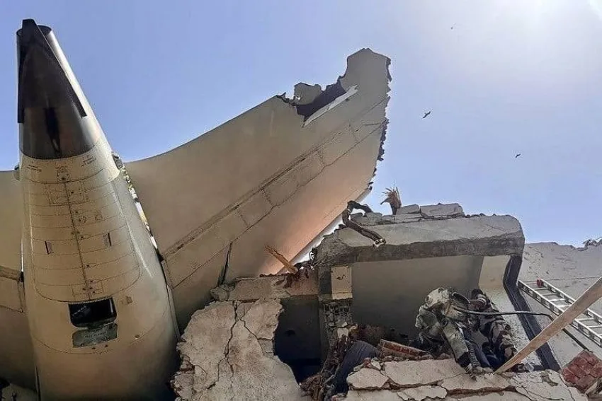 اكتشاف الصندوق الأسود الثاني للطائرة الهندية المت crashed. اكتشاف الصندوق الأسود الثاني للطائرة الهندية المت crashed.