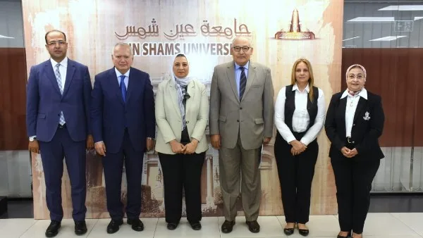 مجلس إدارة مركز أبحاث الشرق الأوسط يستعرض استراتيجيات التطوير المستقبلية مجلس إدارة مركز أبحاث الشرق الأوسط يستعرض استراتيجيات التطوير المستقبلية