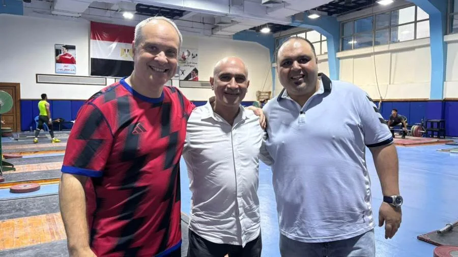 وصول الخبير الروماني دراجوس إلى مصر لتولي قيادة منتخب رفع الأثقال وصول الخبير الروماني دراجوس إلى مصر لتولي قيادة منتخب رفع الأثقال