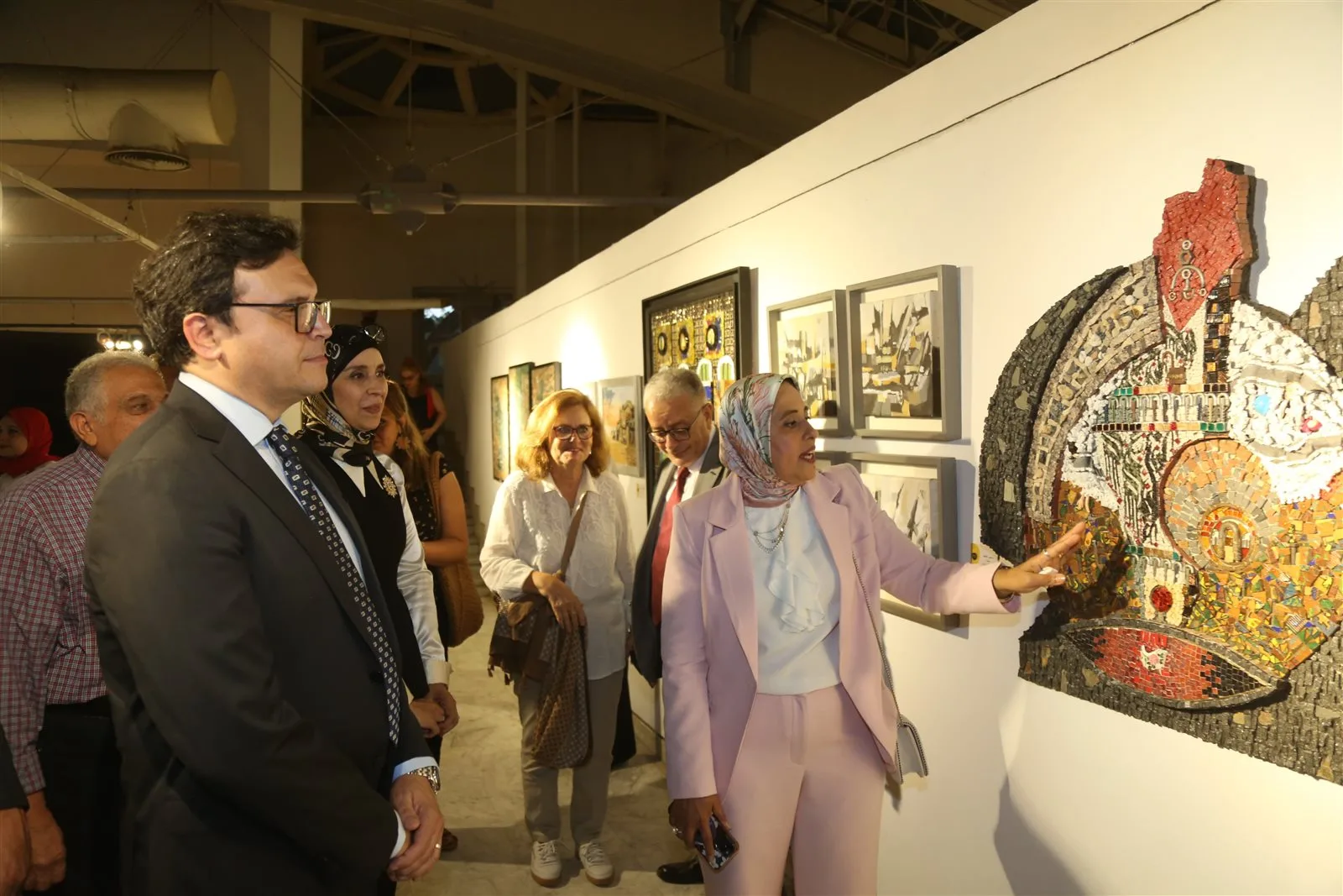 وزير الثقافة ي inaugurates the 45th edition of the general exhibition featuring 326 artists. وزير الثقافة ي inaugurates the 45th edition of the general exhibition featuring 326 artists.