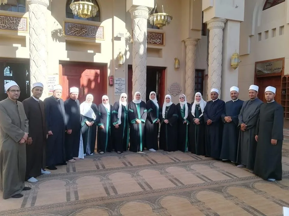 قافلة دينية من الأئمة والواعظات تصل إلى حلايب وشلاتين في إطار برنامج التوجيه الديني قافلة دينية من الأئمة والواعظات تصل إلى حلايب وشلاتين في إطار برنامج التوجيه الديني