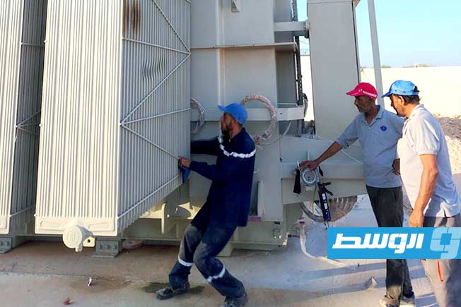 وصول ملحقات محول لمحطة سوق الثلاثاء في زليتن، 15 يونيو 2025. (شركة الكهرباء)